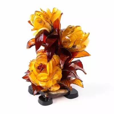 Крупная цветочная икебана из натурального янтаря на подставке